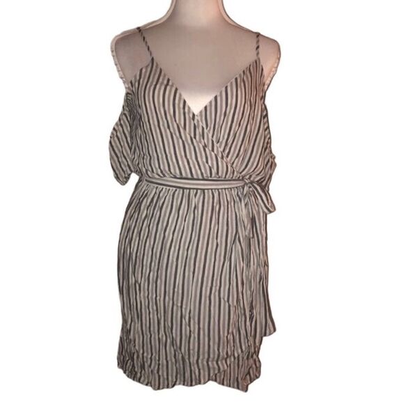 💕5️⃣for25 Wanderlux wrap off the holder spaghetti strap dress size Small - Picture 1 of 5
